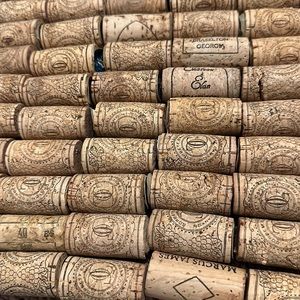Over 100 wine corks for decorating and crafting